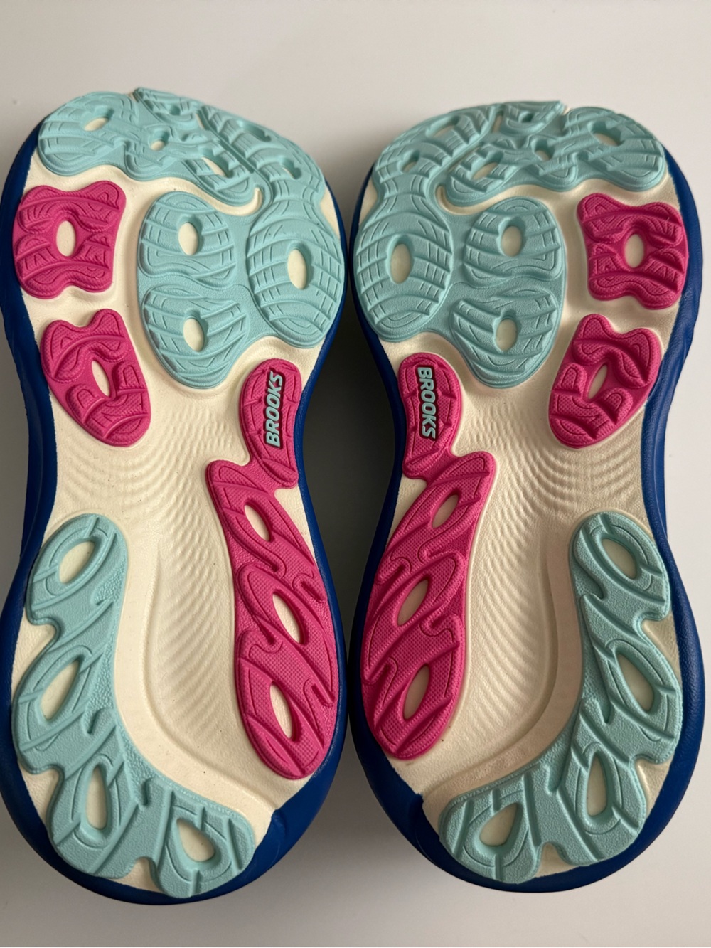 New runDisney brooks Disneyland shoes - Picture 5 of 8